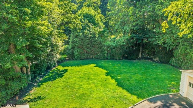 89 Beechwood Rd, Summit City, NJ 07901