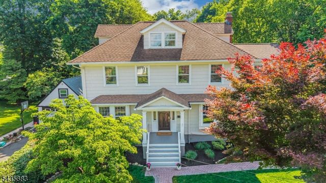 89 Beechwood Rd, Summit City, NJ 07901