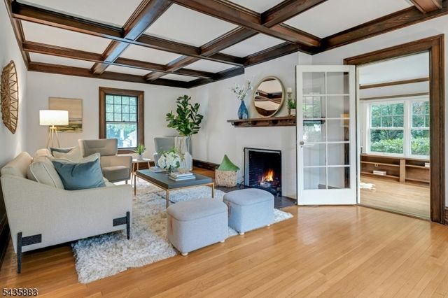 89 Beechwood Rd, Summit City, NJ 07901