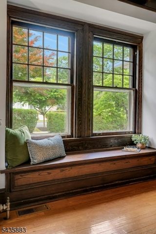 89 Beechwood Rd, Summit City, NJ 07901