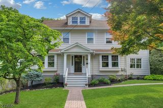 89 Beechwood Rd, Summit City, NJ 07901