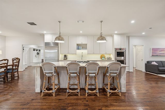 7042 Prestonshire Lane, Dallas, TX 75225