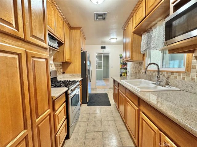 1335 N Riverside Ave, Rialto, CA 92376