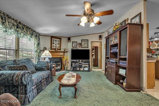 943 Hickory Lane, Pineville, MO 64856