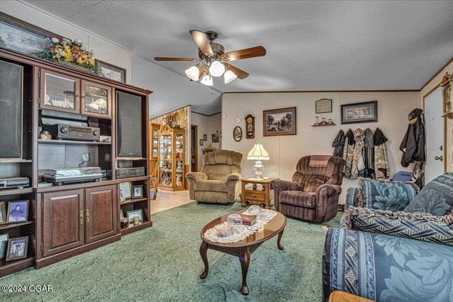 943 Hickory Lane, Pineville, MO 64856