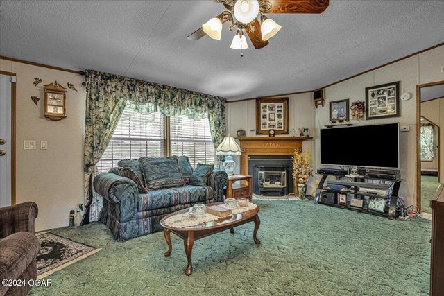 943 Hickory Lane, Pineville, MO 64856