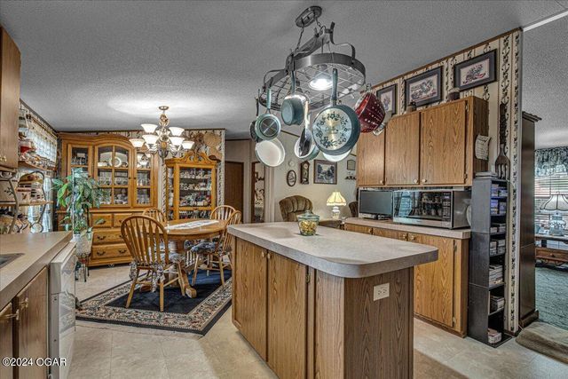 943 Hickory Lane, Pineville, MO 64856