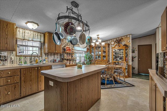 943 Hickory Lane, Pineville, MO 64856