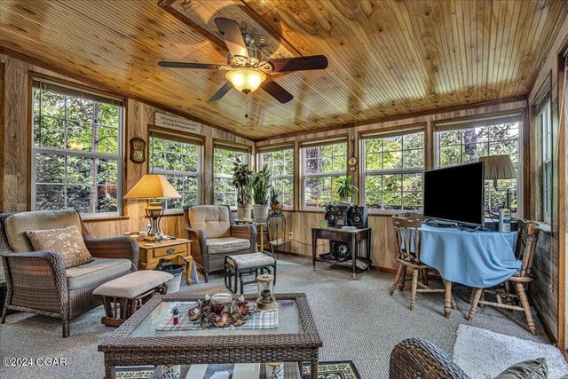 943 Hickory Lane, Pineville, MO 64856