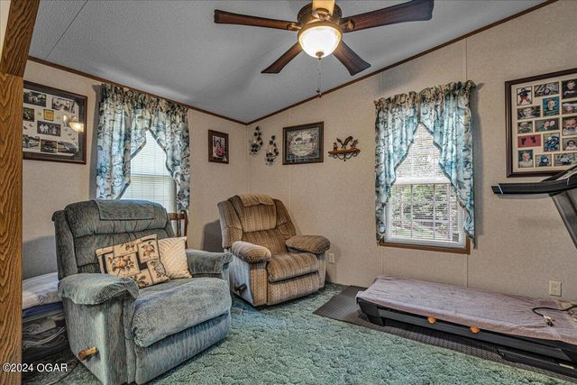 943 Hickory Lane, Pineville, MO 64856