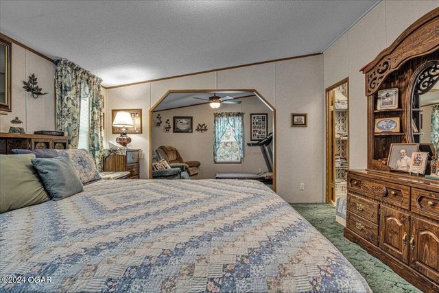 943 Hickory Lane, Pineville, MO 64856