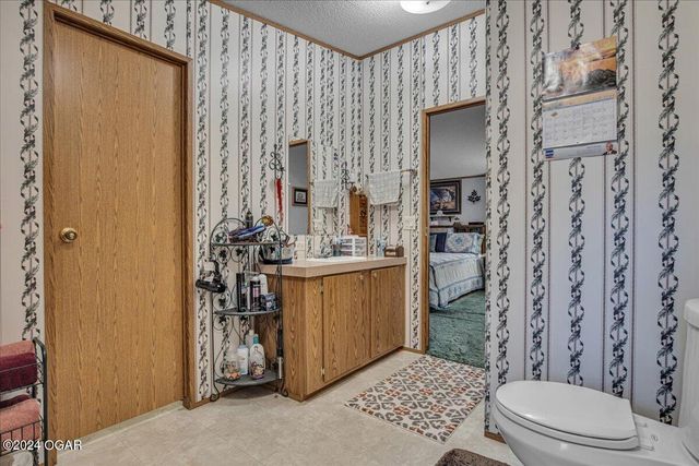 943 Hickory Lane, Pineville, MO 64856
