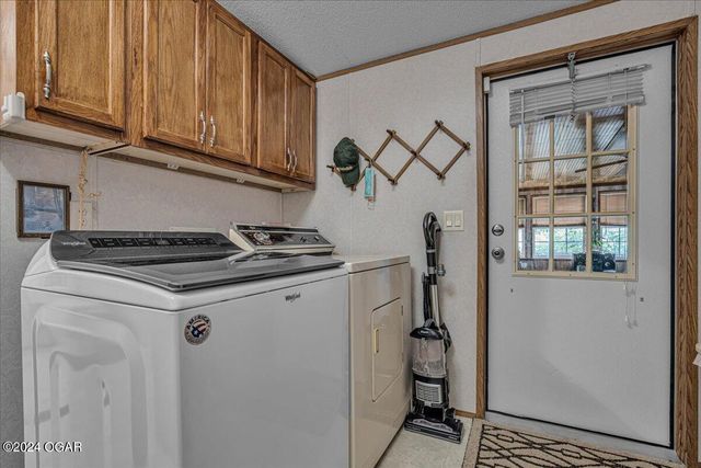943 Hickory Lane, Pineville, MO 64856