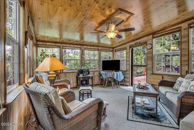 943 Hickory Lane, Pineville, MO 64856