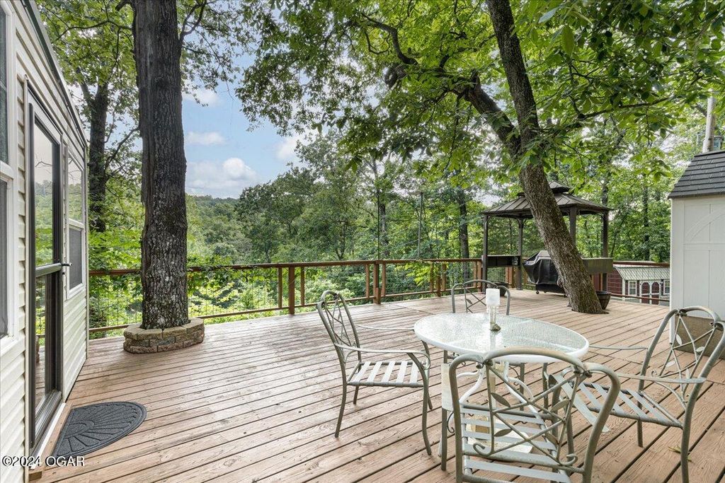943 Hickory Lane, Pineville, MO 64856