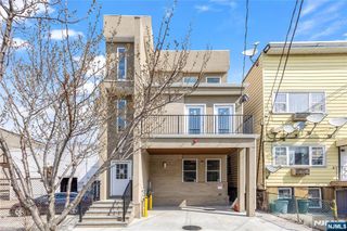 418 11th Street Floor 2, Union City, NJ 07087