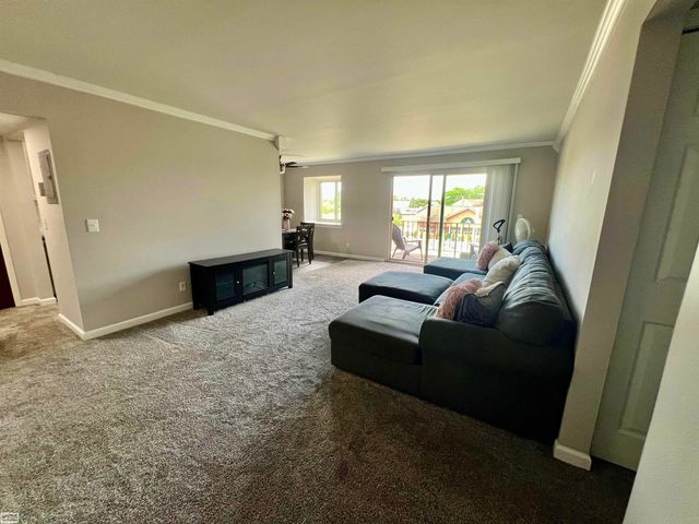 532 Riviera Drive, St Clair Shores, MI 48080