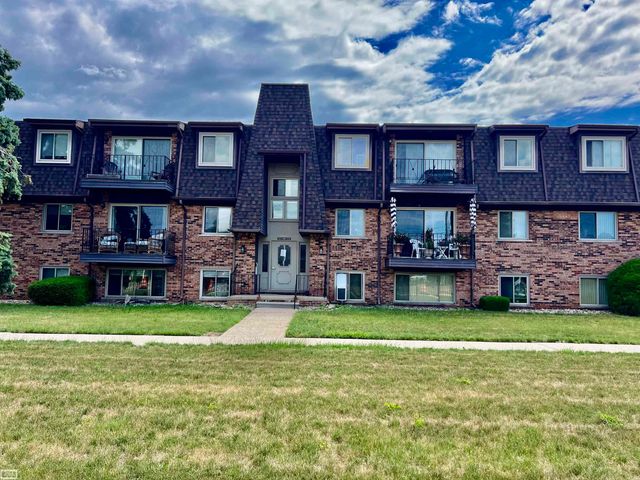 532 Riviera Drive, St Clair Shores, MI 48080