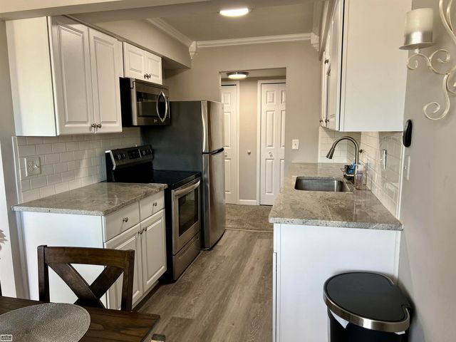 532 Riviera Drive, St Clair Shores, MI 48080