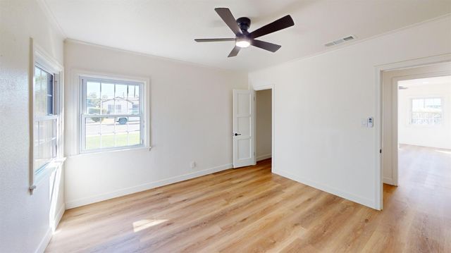 2033 Mayfair Drive E, Fresno, CA 93703