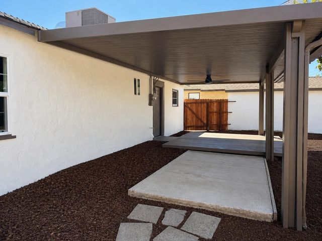 2033 Mayfair Drive E, Fresno, CA 93703