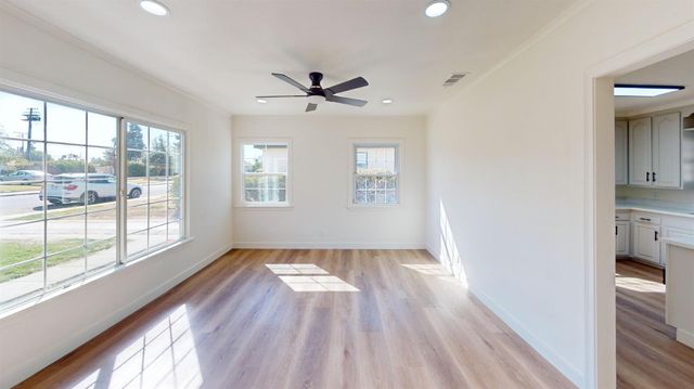 2033 Mayfair Drive E, Fresno, CA 93703
