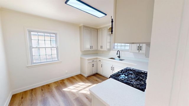 2033 Mayfair Drive E, Fresno, CA 93703
