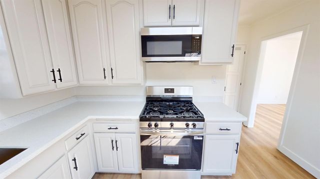 2033 Mayfair Drive E, Fresno, CA 93703
