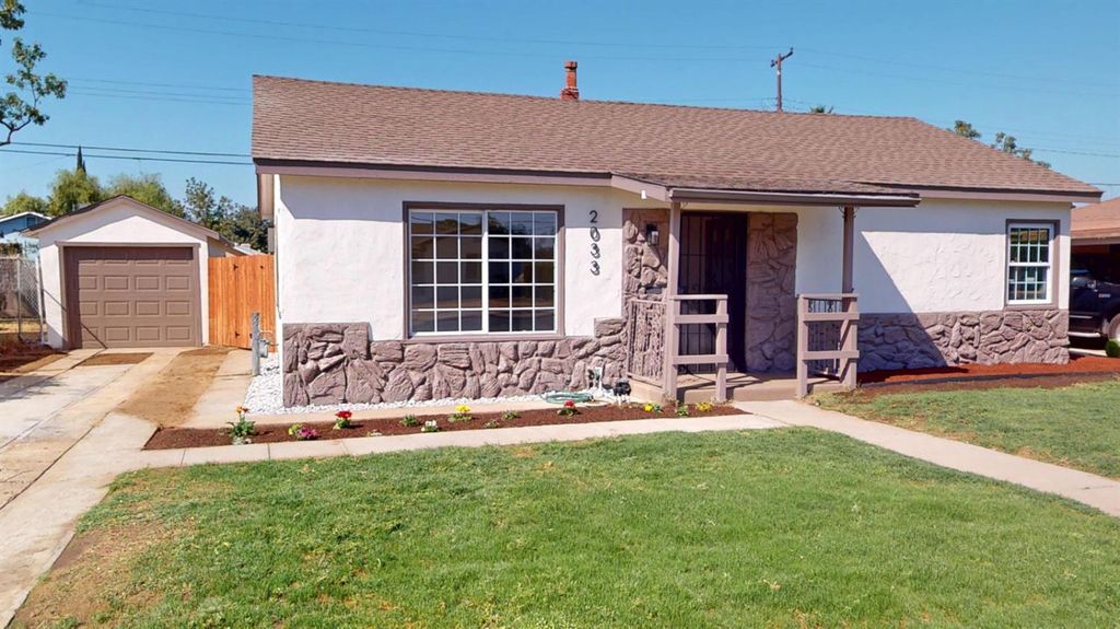 2033 Mayfair Drive E, Fresno, CA 93703
