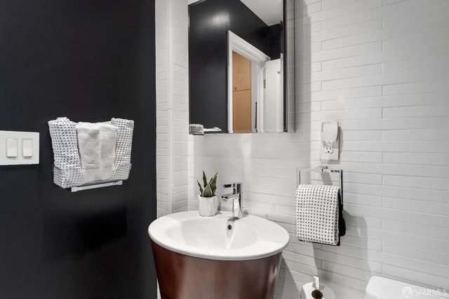 1100 Sacramento Street 404, San Francisco, CA 94108