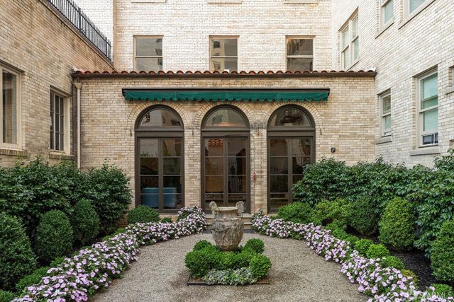 1100 Sacramento Street 404, San Francisco, CA 94108