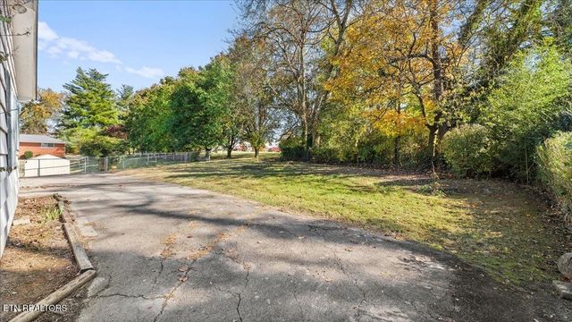 308 Centeroak Drive, Knoxville, TN 37920