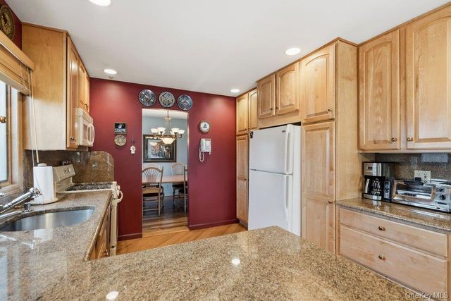 29 Munson Court, Melville, NY 11747