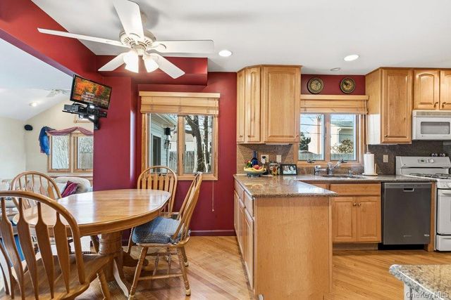 29 Munson Court, Melville, NY 11747