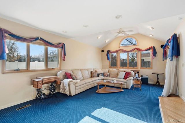 29 Munson Court, Melville, NY 11747