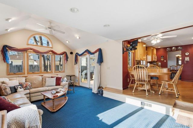 29 Munson Court, Melville, NY 11747