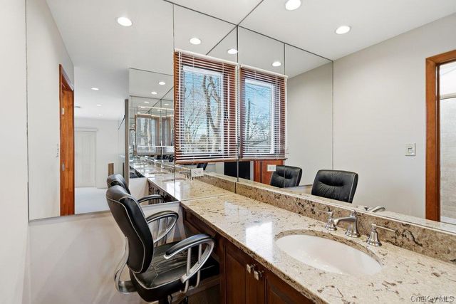 29 Munson Court, Melville, NY 11747