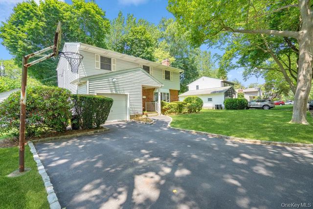 29 Munson Court, Melville, NY 11747