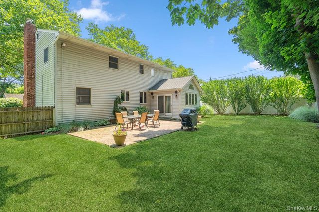 29 Munson Court, Melville, NY 11747