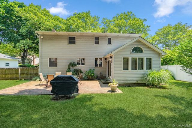 29 Munson Court, Melville, NY 11747