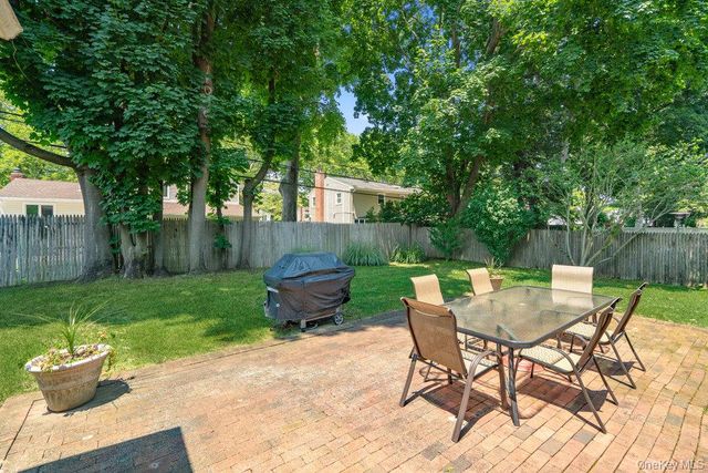 29 Munson Court, Melville, NY 11747