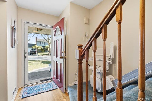 29 Munson Court, Melville, NY 11747