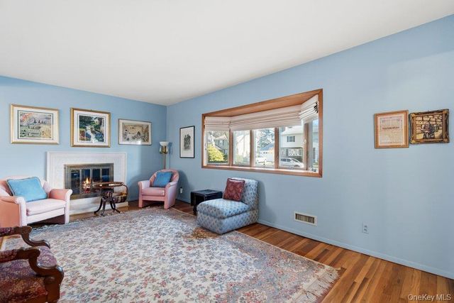 29 Munson Court, Melville, NY 11747