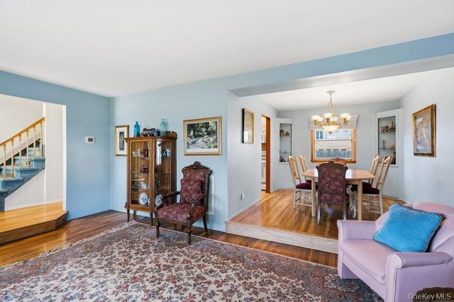 29 Munson Court, Melville, NY 11747