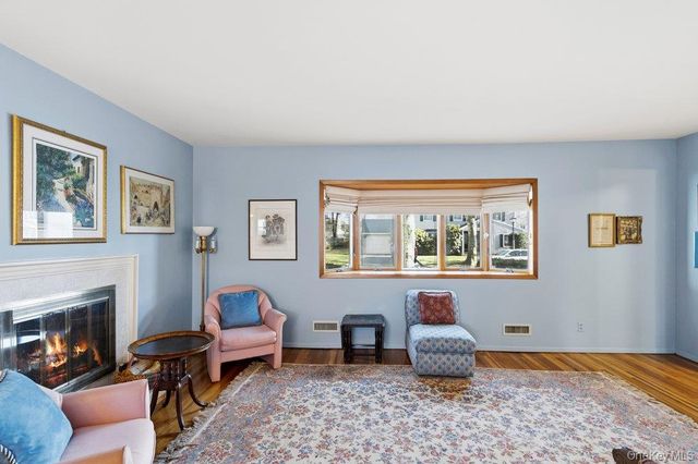 29 Munson Court, Melville, NY 11747