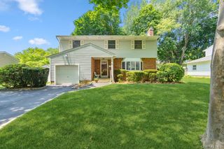 29 Munson Court, Melville, NY 11747