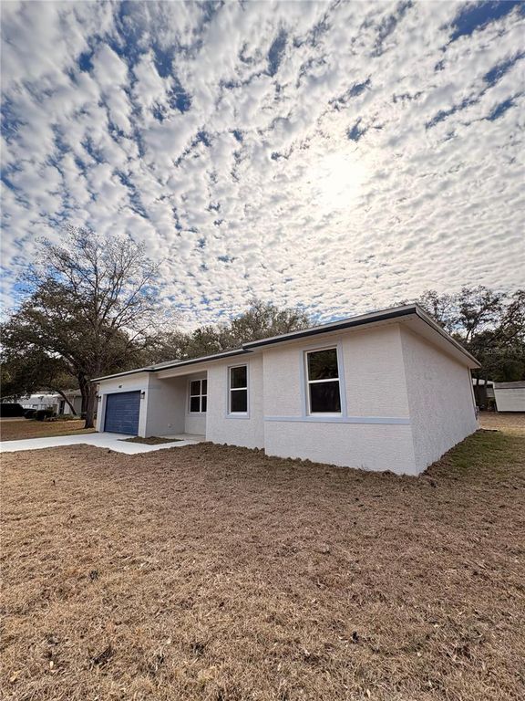 Image 2 of property listing at 2018 W MAGENTA DRIVE, Citrus Springs, FL 34434