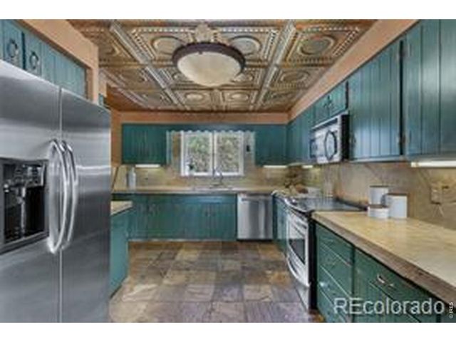 746 Riverside Dr, Lyons, CO 80540