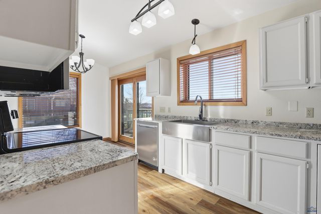 6548 BEVERLY DR, Rapid City, SD 57701