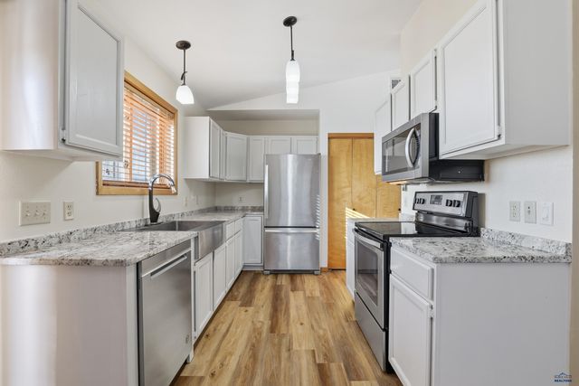 6548 BEVERLY DR, Rapid City, SD 57701